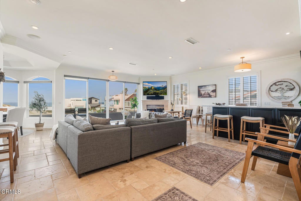 Oxnard, California, 93035, United States, 5 Bedrooms Bedrooms, ,6 BathroomsBathrooms,Residential,Contingent,1973330