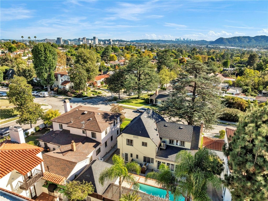 Glendale, California, 91202, United States, 3 Bedrooms Bedrooms, ,3 BathroomsBathrooms,Residential,Active,1967125