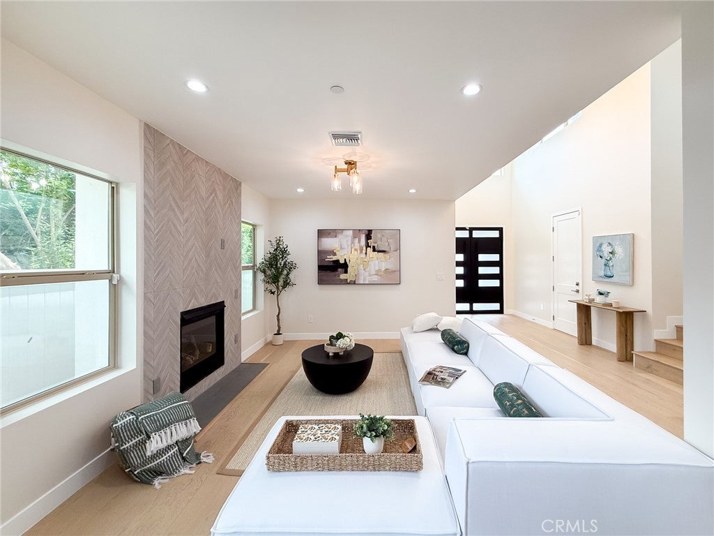 Pasadena, California, 91107, United States, 7 Bedrooms Bedrooms, ,8 BathroomsBathrooms,Residential,Active,1944066