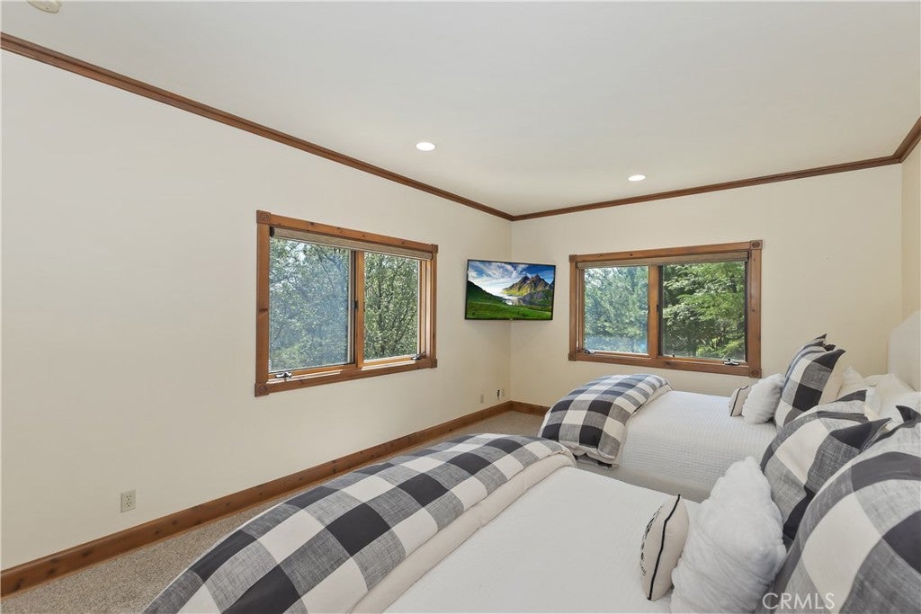 Lake Arrowhead, California, 92352, United States, 4 Bedrooms Bedrooms, ,5 BathroomsBathrooms,Residential,Active,1897983