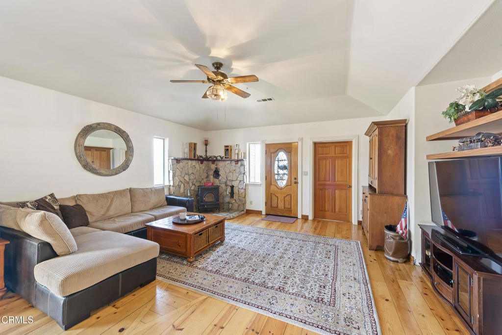 Camarillo, California, 93010, United States, 6 Bedrooms Bedrooms, ,4 BathroomsBathrooms,Residential,Active,1953410