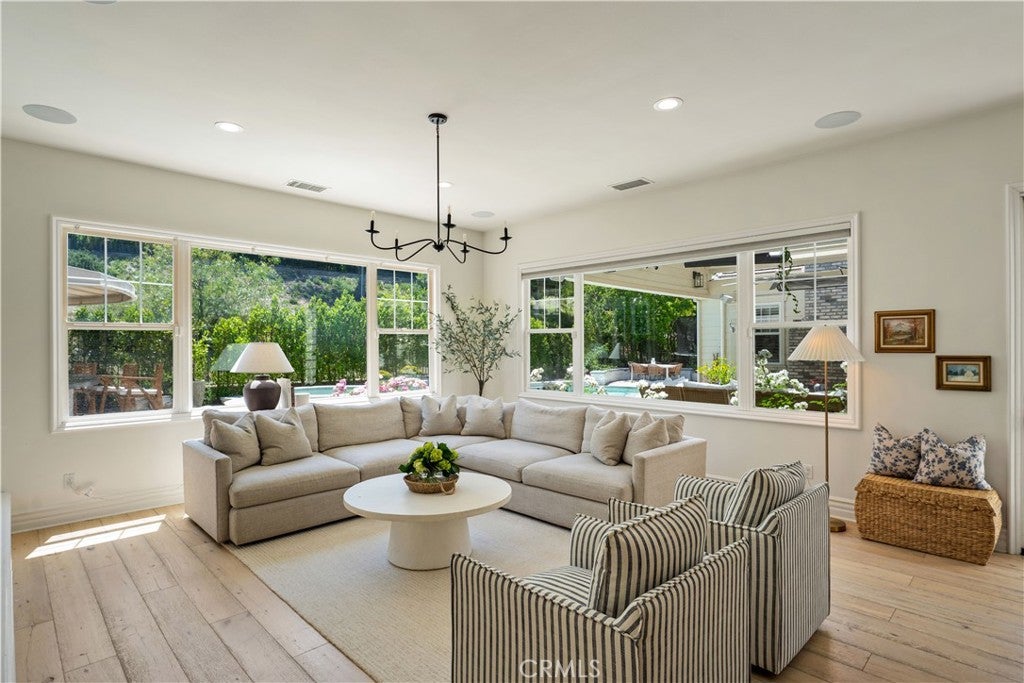 Canyon Country, California, 91387, United States, 4 Bedrooms Bedrooms, ,5 BathroomsBathrooms,Residential,Active,1829894