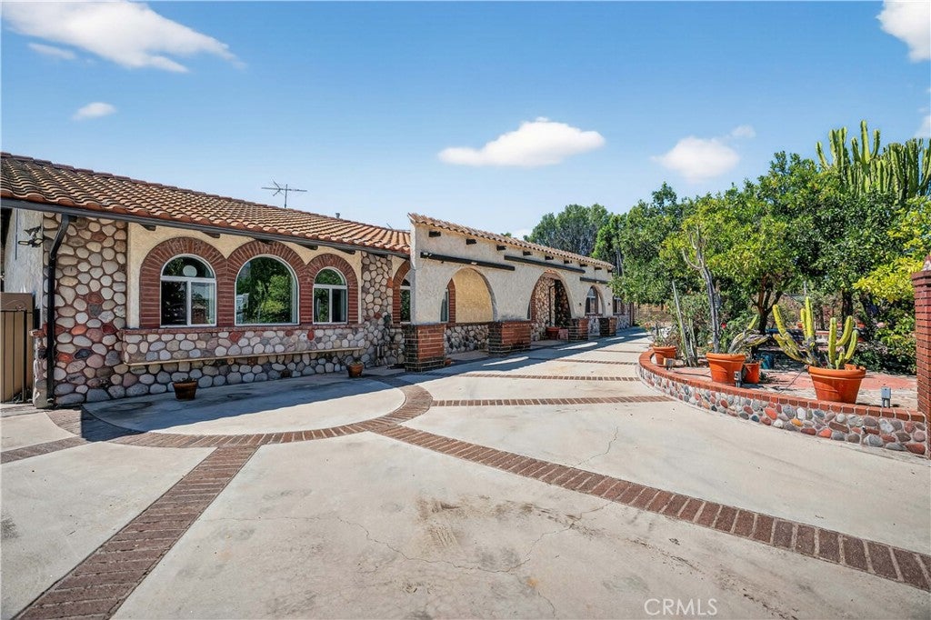 Granada Hills, California, 91344, United States, 5 Bedrooms Bedrooms, ,4 BathroomsBathrooms,Residential,Active,1929698