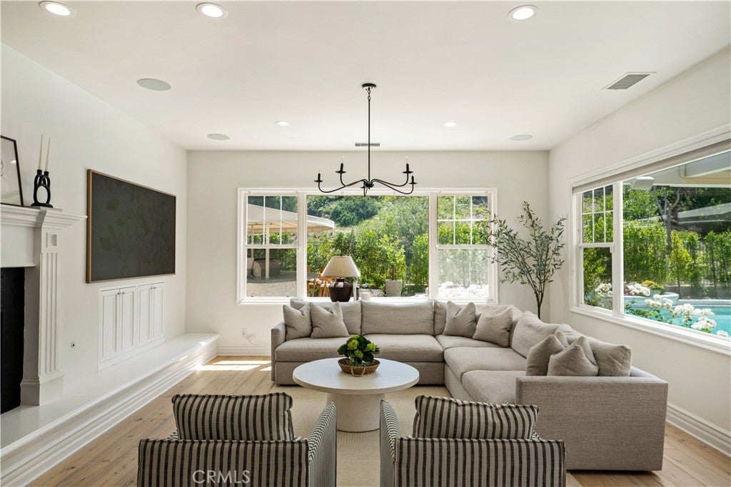 Canyon Country, California, 91387, United States, 4 Bedrooms Bedrooms, ,5 BathroomsBathrooms,Residential,Active,1829894