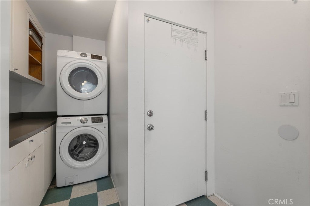 Los Angeles, California, 90027, United States, 3 Bedrooms Bedrooms, ,2 BathroomsBathrooms,Residential,Active,1953705