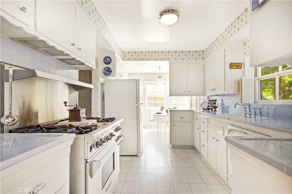 Arcadia, California, 91007, United States, 5 Bedrooms Bedrooms, ,4 BathroomsBathrooms,Residential,Active,1933725