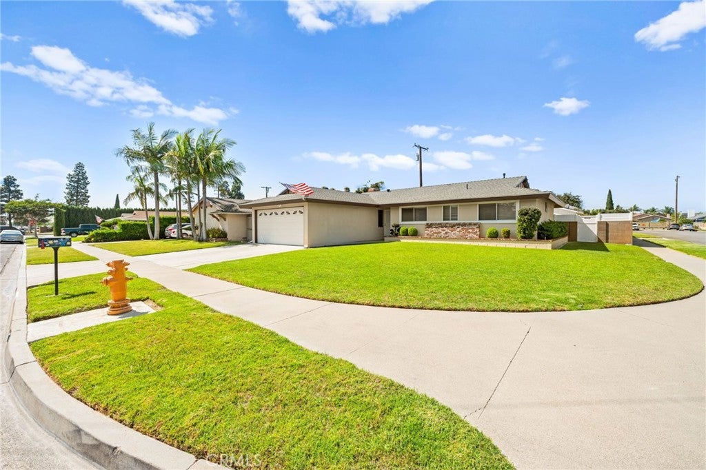 Garden Grove, California, 92845, United States, 4 Bedrooms Bedrooms, ,2 BathroomsBathrooms,Residential,Active,1915046