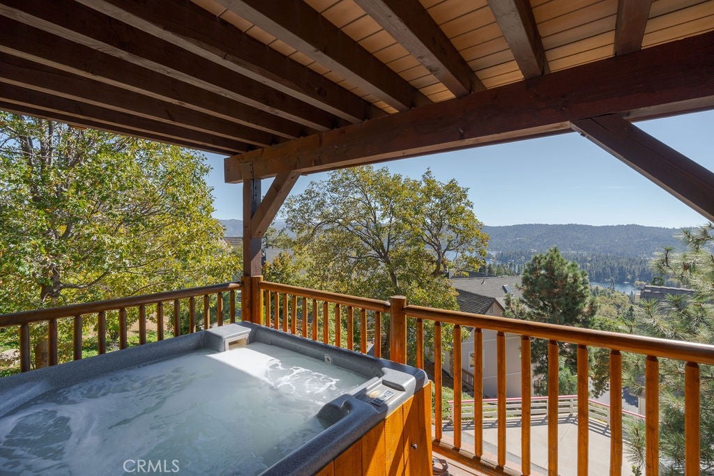 Lake Arrowhead, California, 92352, United States, 3 Bedrooms Bedrooms, ,3 BathroomsBathrooms,Residential,Active,1952988