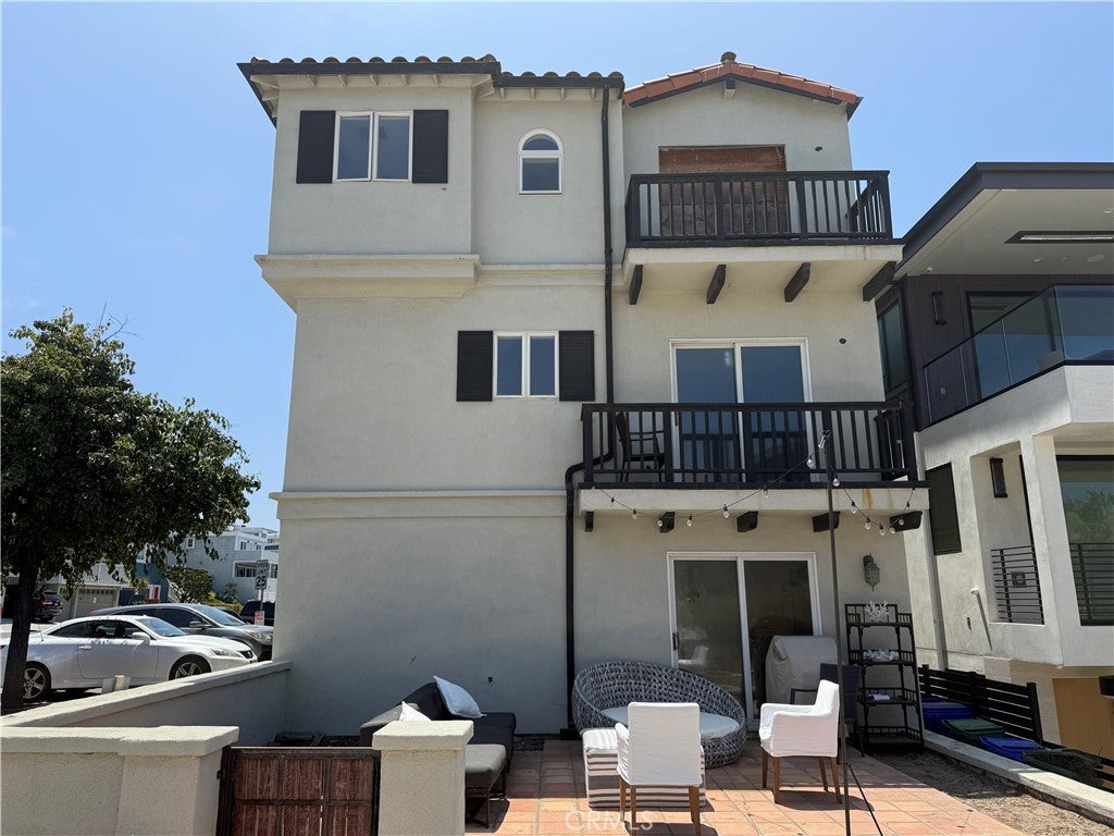 Manhattan Beach, California, 90266, United States, 4 Bedrooms Bedrooms, ,3 BathroomsBathrooms,Residential,Active,1884995