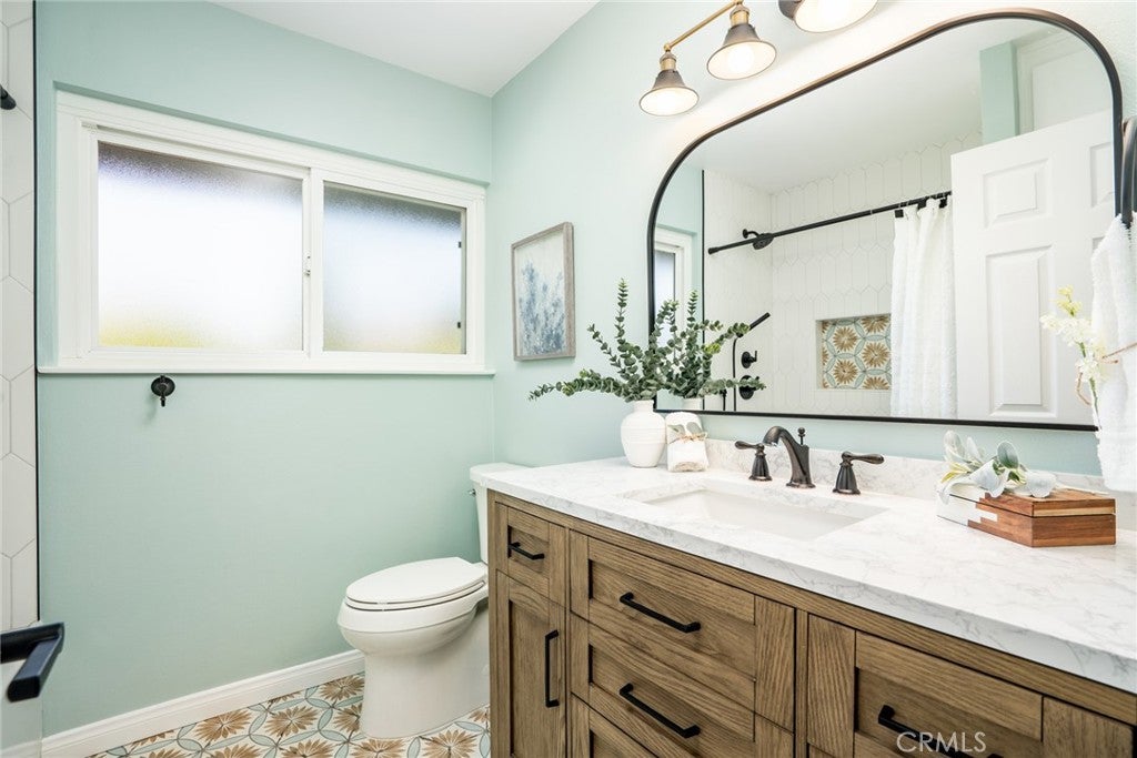 Huntington Beach, California, 92647, United States, 4 Bedrooms Bedrooms, ,3 BathroomsBathrooms,Residential,Active,2030516