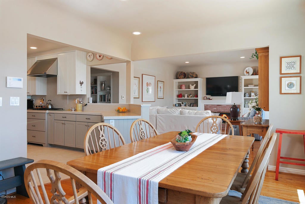 Ventura, California, 93001, United States, 4 Bedrooms Bedrooms, ,4 BathroomsBathrooms,Residential,Contingent,1944037