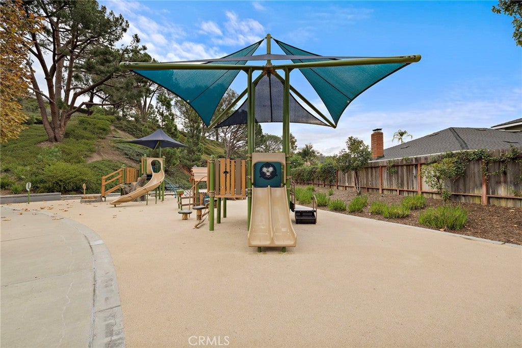 Laguna Niguel, California, 92677, United States, 4 Bedrooms Bedrooms, ,2 BathroomsBathrooms,Residential,Active,1992283