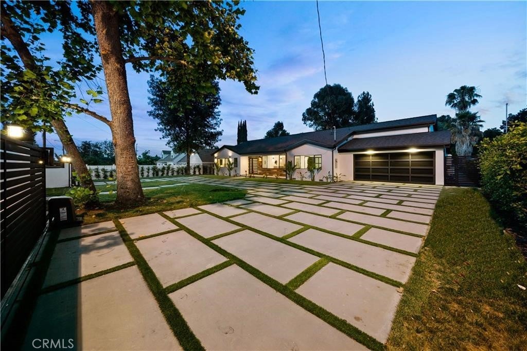 Woodland Hills, California, 91367, United States, 5 Bedrooms Bedrooms, ,5 BathroomsBathrooms,Residential,Pending,1843402
