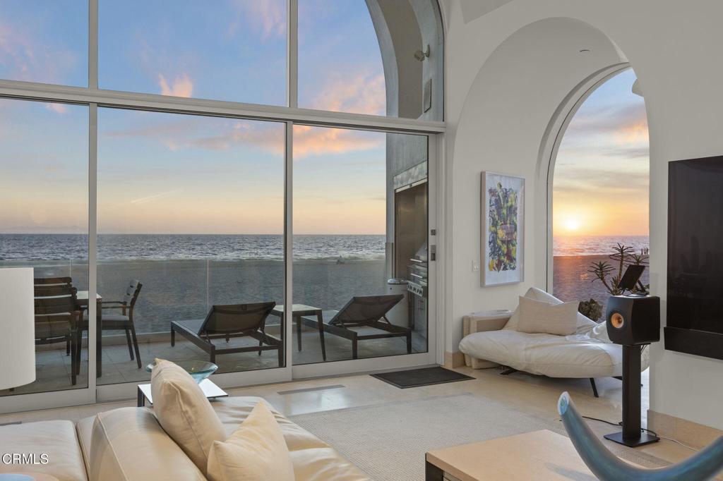 Oxnard, California, 93035, United States, 4 Bedrooms Bedrooms, ,5 BathroomsBathrooms,Residential,Active,1904736