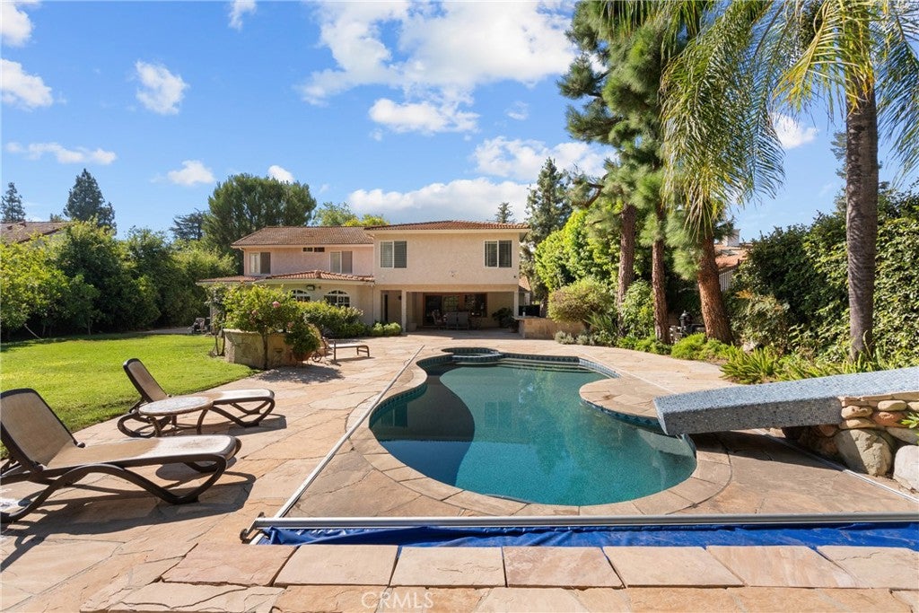 Northridge, California, 91324, United States, 5 Bedrooms Bedrooms, ,4 BathroomsBathrooms,Residential,Active,1952628