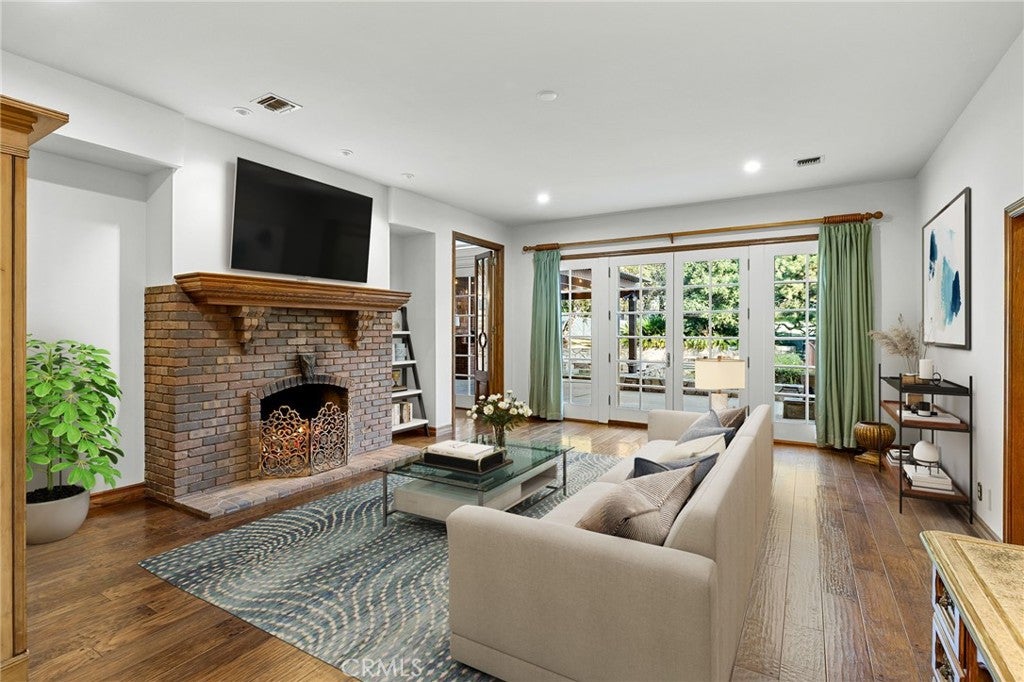 Glendora, California, 91741, United States, 8 Bedrooms Bedrooms, ,7 BathroomsBathrooms,Residential,Active,1900207