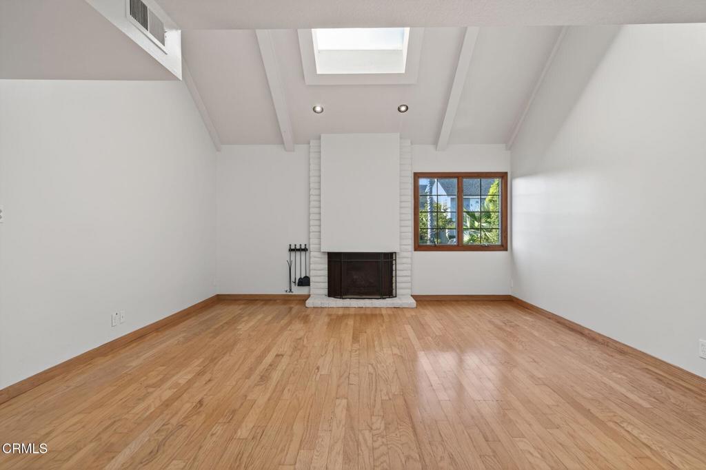 Ventura, California, 93001, United States, 5 Bedrooms Bedrooms, ,3 BathroomsBathrooms,Residential,Active,1922272