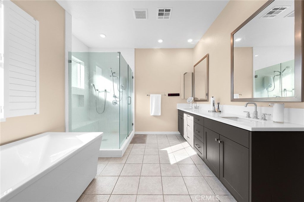 Irvine, California, 92618, United States, 3 Bedrooms Bedrooms, ,3 BathroomsBathrooms,Residential,Active,2006869