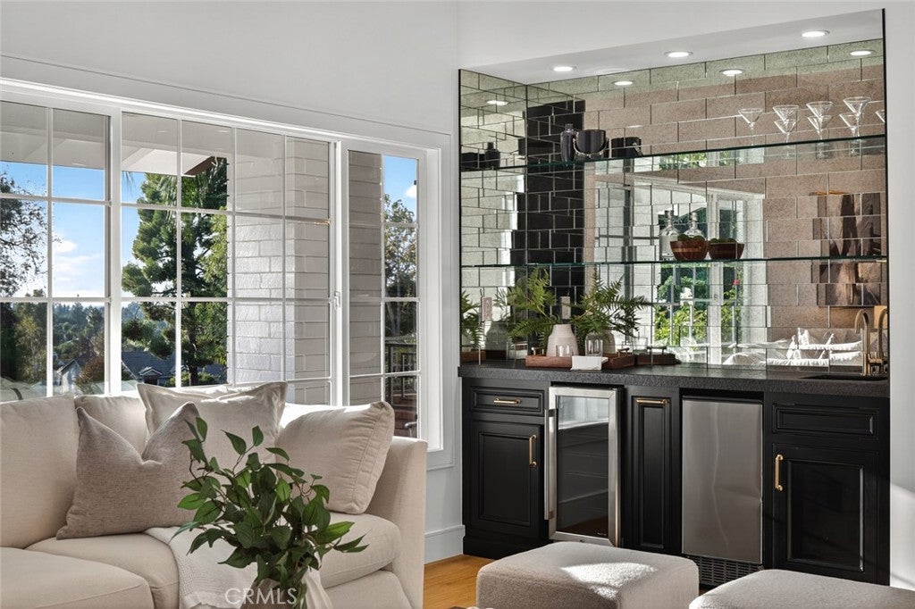 Anaheim, California, 92807, United States, 4 Bedrooms Bedrooms, ,3 BathroomsBathrooms,Residential,Active,1990042