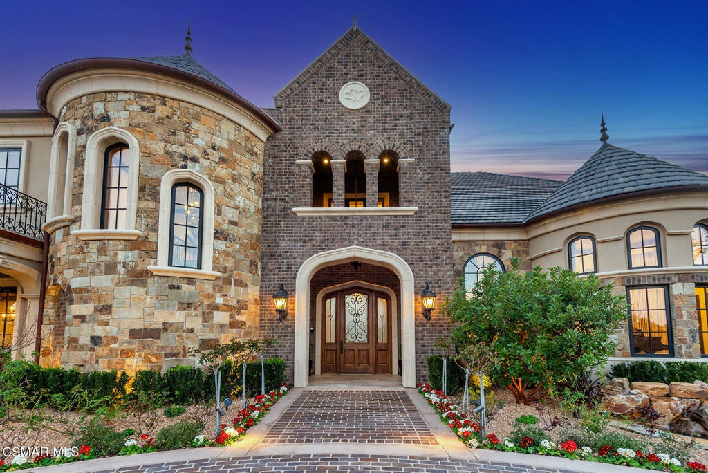 Thousand Oaks, California, 91361, United States, 7 Bedrooms Bedrooms, ,13 BathroomsBathrooms,Residential,Active,1748234