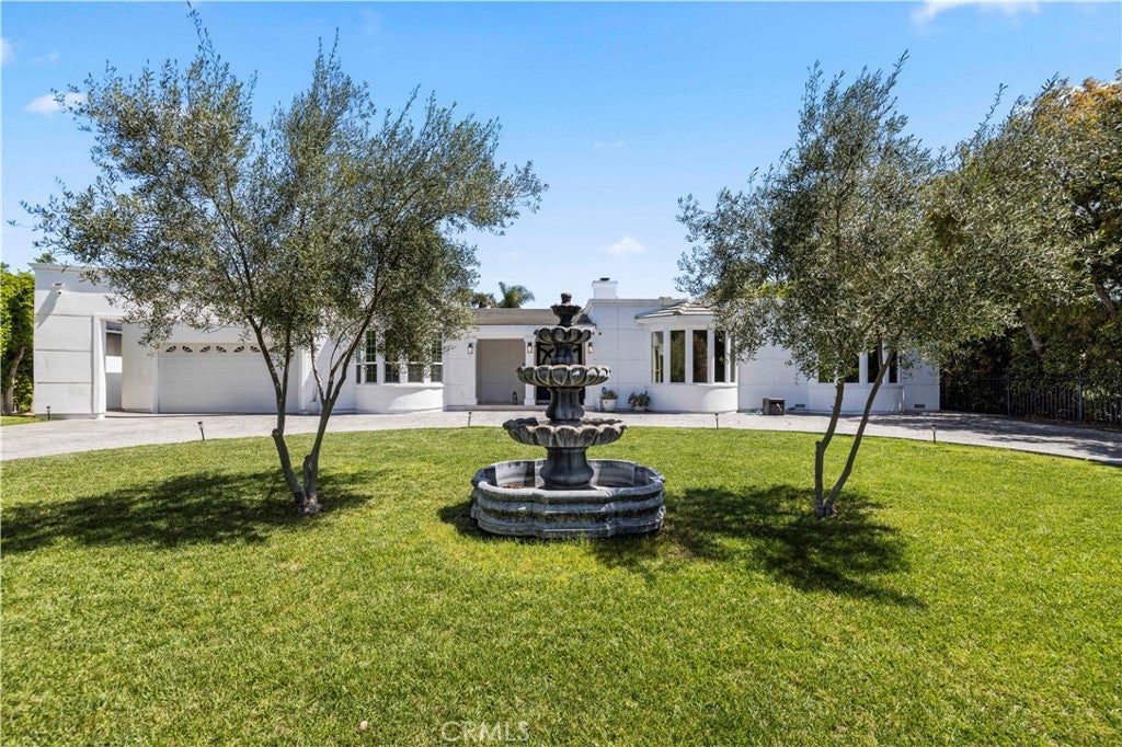 Northridge, California, 91325, United States, 4 Bedrooms Bedrooms, ,4 BathroomsBathrooms,Residential,Active,1936096