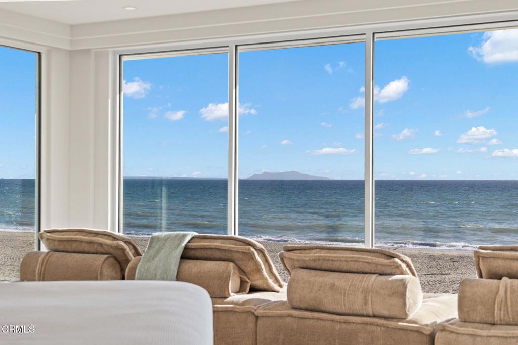 Oxnard, California, 93035, United States, 4 Bedrooms Bedrooms, ,6 BathroomsBathrooms,Residential,Active,1993670