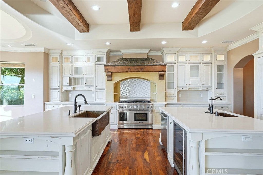 La Canada Flintridge, California, 91011, United States, 4 Bedrooms Bedrooms, ,5 BathroomsBathrooms,Residential,Active,2014608