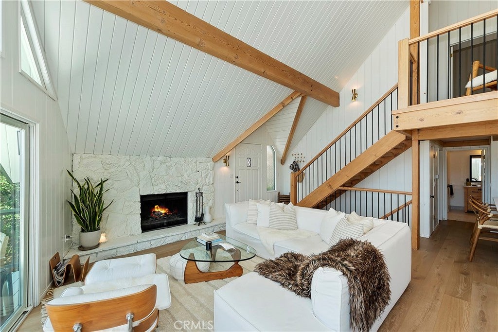 Lake Arrowhead, California, 92352, United States, 4 Bedrooms Bedrooms, ,3 BathroomsBathrooms,Residential,Active,1953250