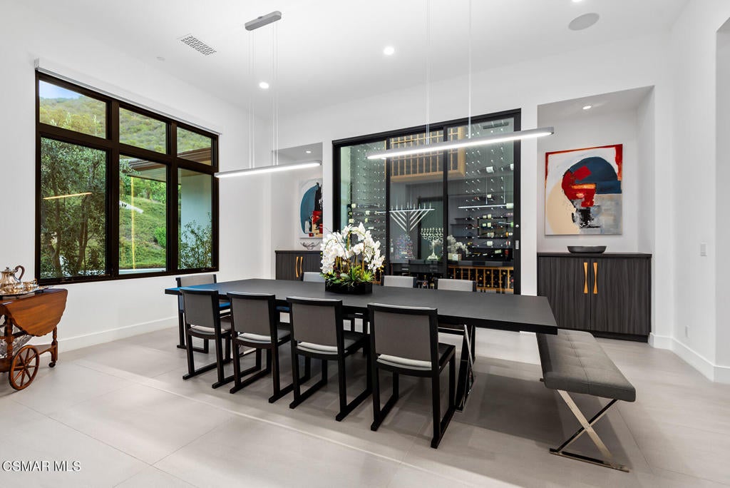 Westlake Village, California, 91361, United States, 4 Bedrooms Bedrooms, ,6 BathroomsBathrooms,Residential,Active,1989774