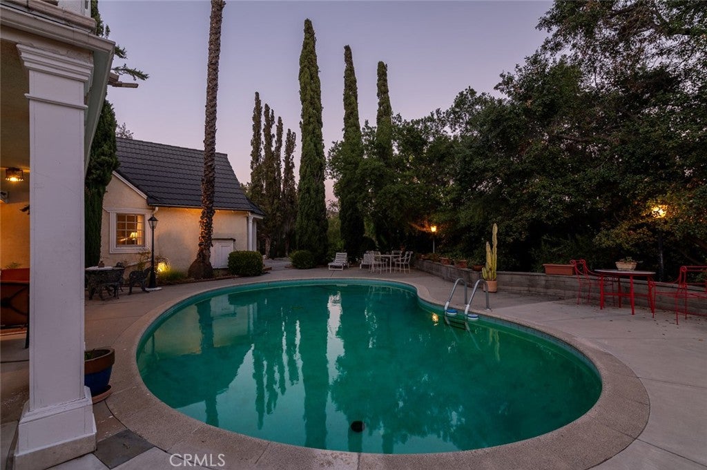 Glendale, California, 91207, United States, 4 Bedrooms Bedrooms, ,4 BathroomsBathrooms,Residential,Active,1945087