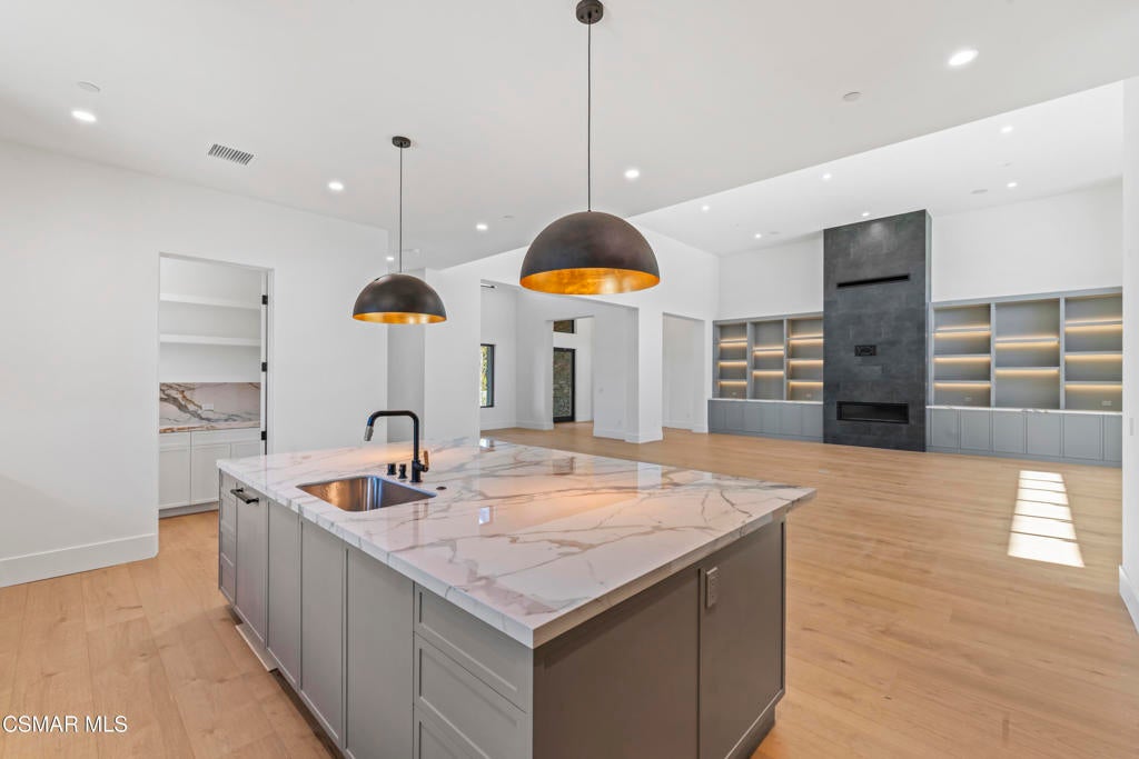 Camarillo, California, 93010, United States, 6 Bedrooms Bedrooms, ,7 BathroomsBathrooms,Residential,Active,2013156