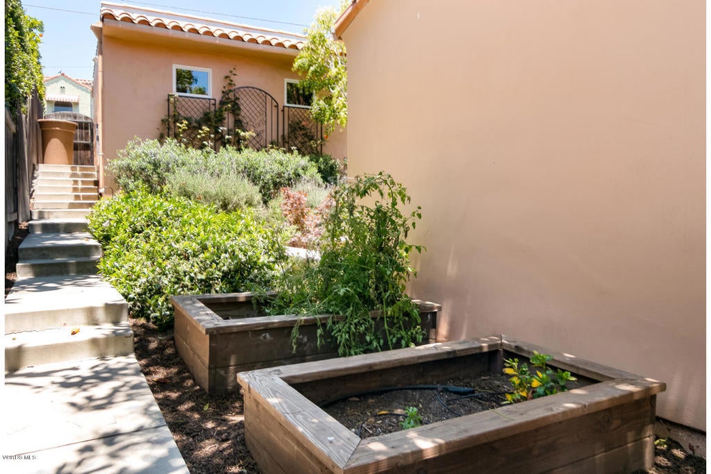 Ventura, California, 93001, United States, 4 Bedrooms Bedrooms, ,4 BathroomsBathrooms,Residential,Contingent,1944037