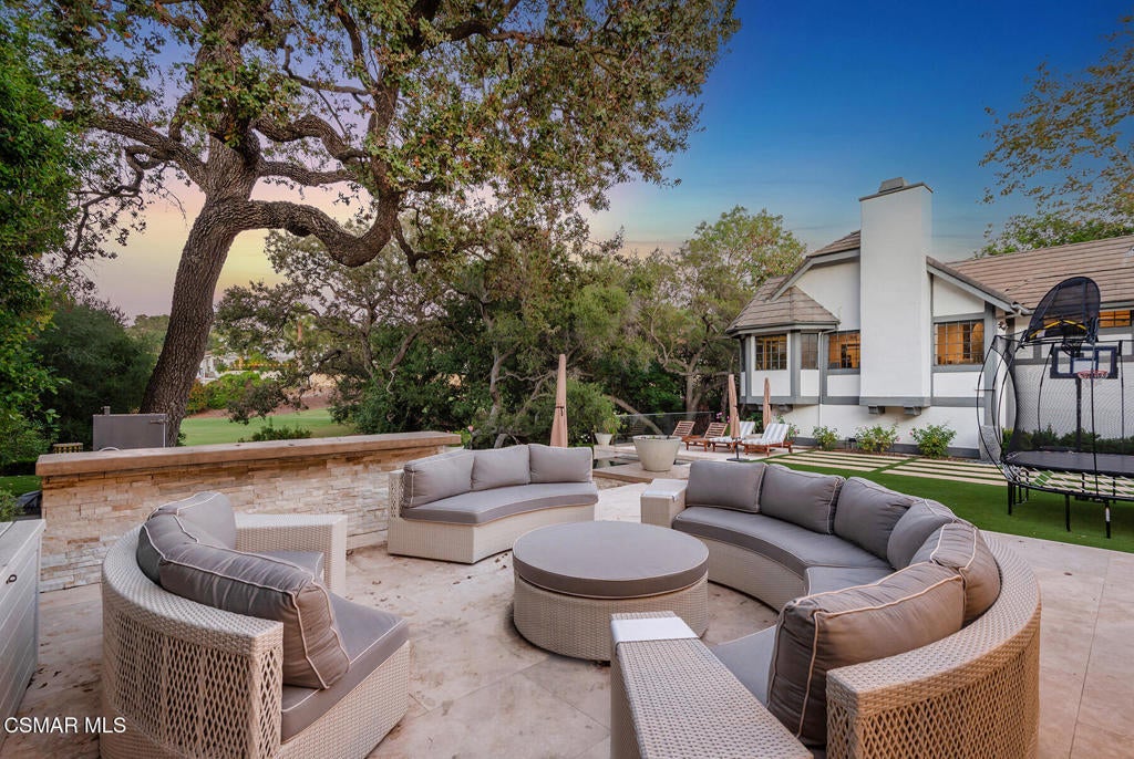 Thousand Oaks, California, 91362, United States, 4 Bedrooms Bedrooms, ,5 BathroomsBathrooms,Residential,Active,1985873