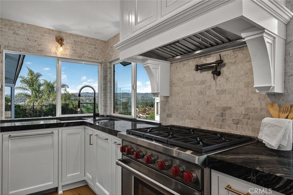 Anaheim, California, 92807, United States, 4 Bedrooms Bedrooms, ,3 BathroomsBathrooms,Residential,Active,1990042