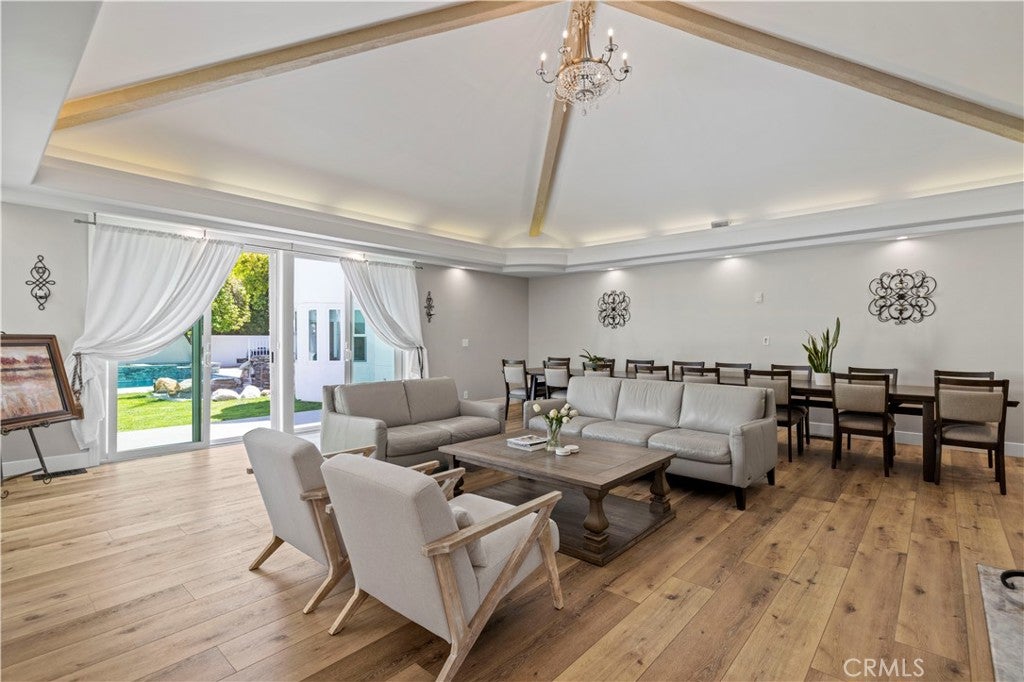 Northridge, California, 91325, United States, 4 Bedrooms Bedrooms, ,4 BathroomsBathrooms,Residential,Active,1936096