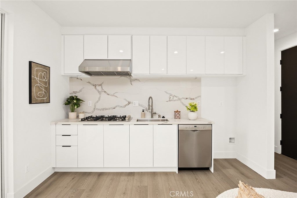 Pasadena, California, 91107, United States, 5 Bedrooms Bedrooms, ,6 BathroomsBathrooms,Residential,Active,2016401