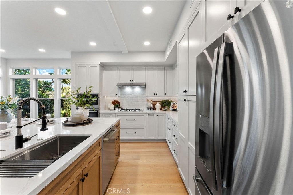 Costa Mesa, California, 92627, United States, 4 Bedrooms Bedrooms, ,3 BathroomsBathrooms,Residential,Contingent,1986895