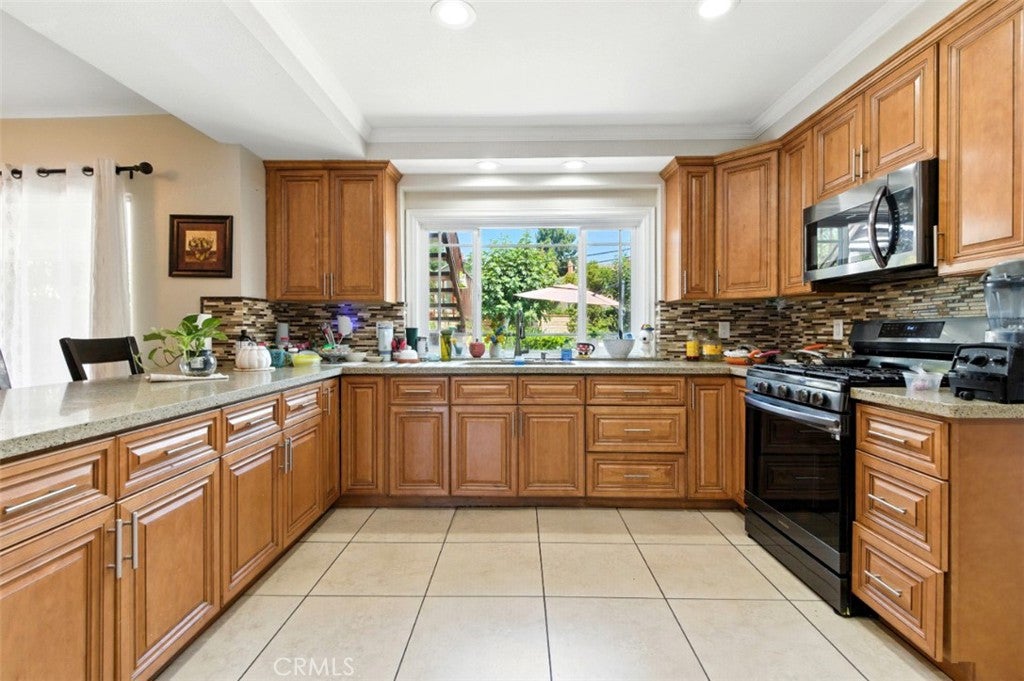 La Habra, California, 90631, United States, 6 Bedrooms Bedrooms, ,4 BathroomsBathrooms,Residential,Active,1929656