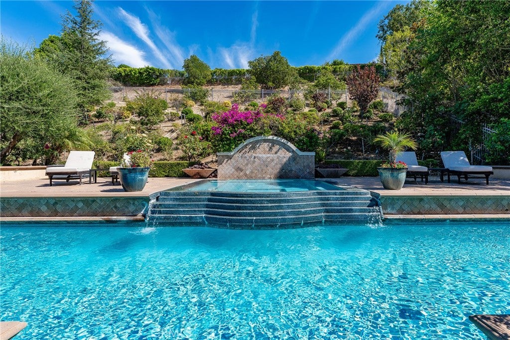 Calabasas, California, 91302, United States, 5 Bedrooms Bedrooms, ,6 BathroomsBathrooms,Residential,Active,1929471