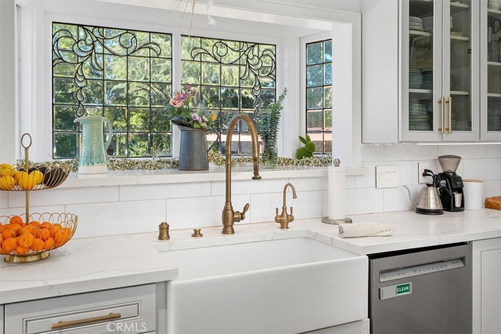 Agoura Hills, California, 91301, United States, 4 Bedrooms Bedrooms, ,5 BathroomsBathrooms,Residential,Active,1966025