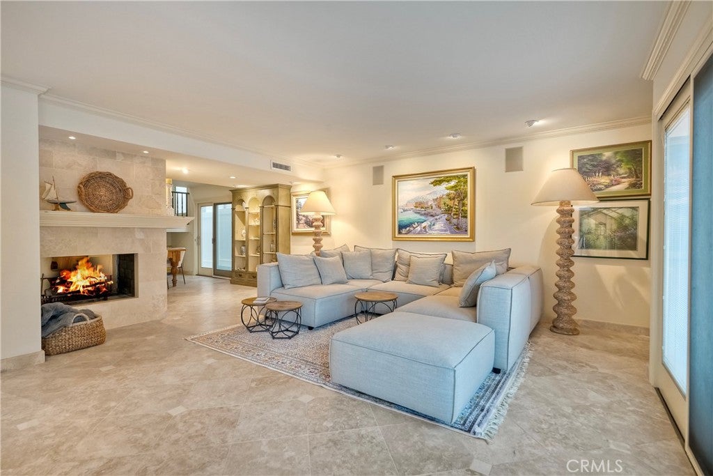 Newport Beach, California, 92661, United States, 4 Bedrooms Bedrooms, ,3 BathroomsBathrooms,Residential,Active,1894578