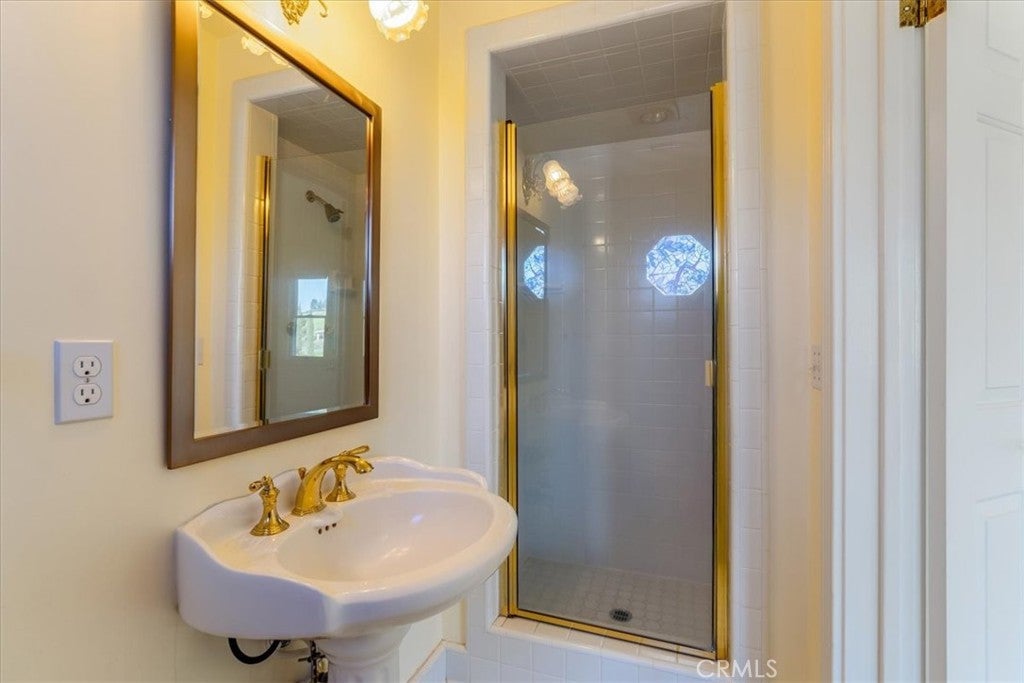 Paso Robles, California, 93446, United States, 4 Bedrooms Bedrooms, ,5 BathroomsBathrooms,Residential,Active,2016421