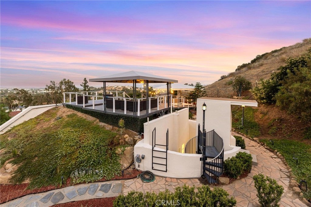 Chatsworth, California, 91311, United States, 4 Bedrooms Bedrooms, ,4 BathroomsBathrooms,Residential,Active,2011421