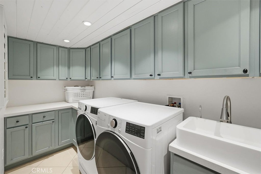 Agoura Hills, California, 91301, United States, 4 Bedrooms Bedrooms, ,5 BathroomsBathrooms,Residential,Active,1966025