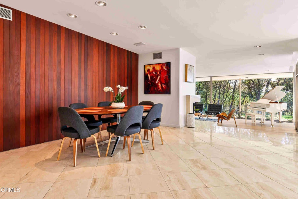 Pasadena, California, 91107, United States, 5 Bedrooms Bedrooms, ,5 BathroomsBathrooms,Residential,Active,1941341