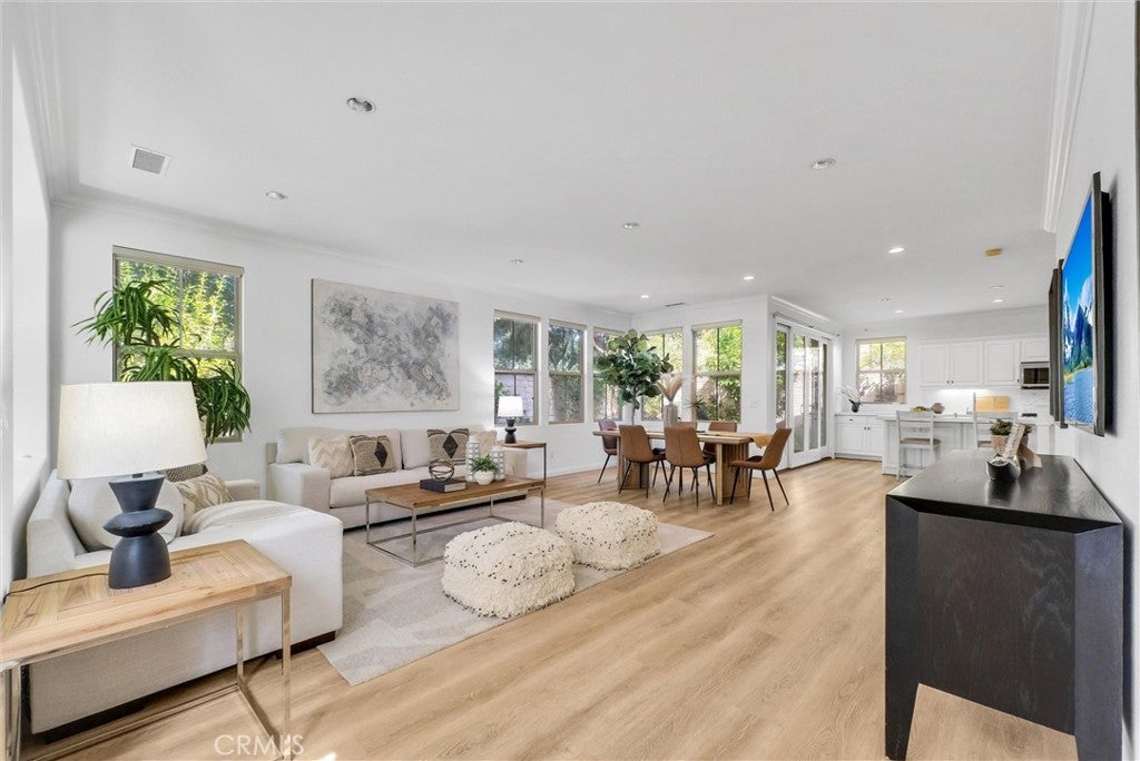 Irvine, California, 92618, United States, 3 Bedrooms Bedrooms, ,3 BathroomsBathrooms,Residential,Contingent,1986914