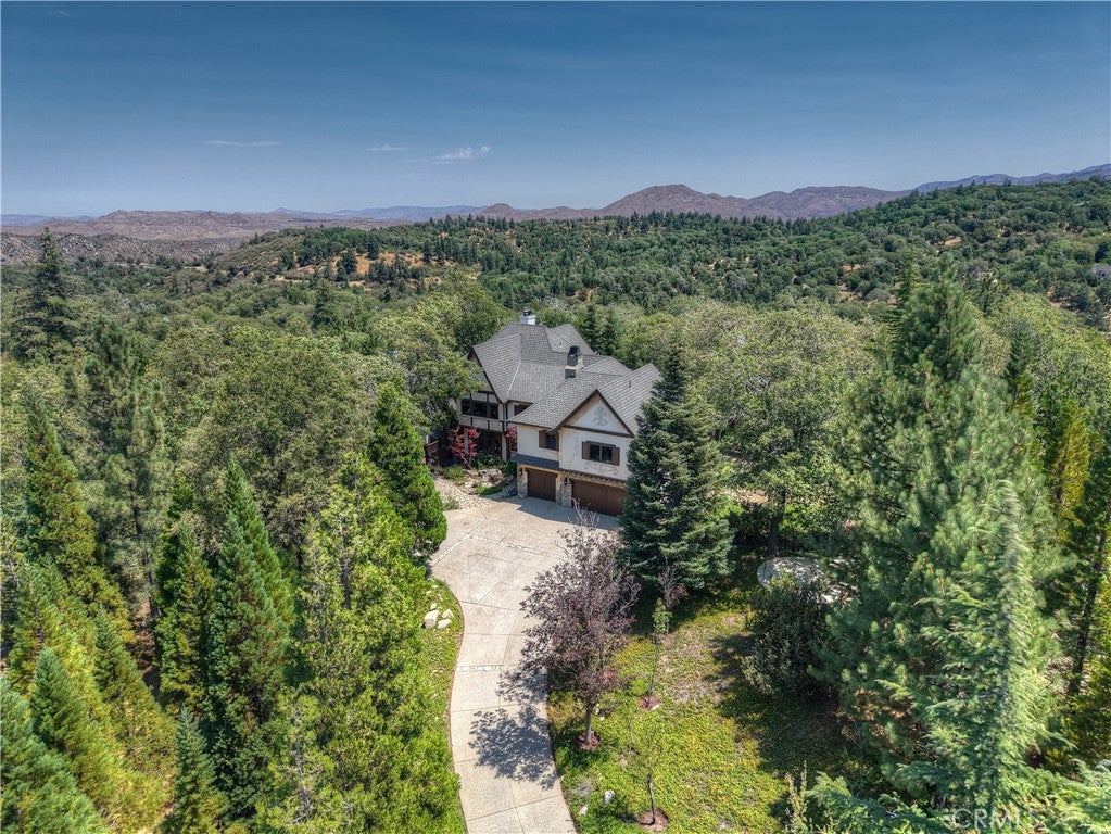 Lake Arrowhead, California, 92352, United States, 4 Bedrooms Bedrooms, ,5 BathroomsBathrooms,Residential,Active,1897983