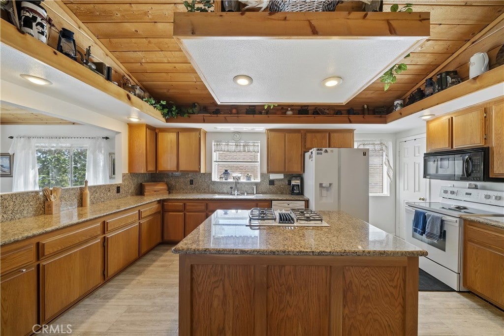 Big Bear Lake, California, 92315, United States, 4 Bedrooms Bedrooms, ,4 BathroomsBathrooms,Residential,Active,1858708