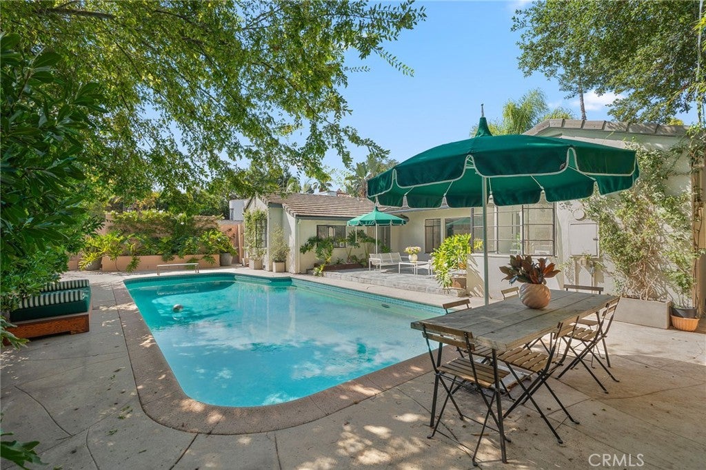 Los Angeles, California, 90027, United States, 3 Bedrooms Bedrooms, ,2 BathroomsBathrooms,Residential,Active,1953705