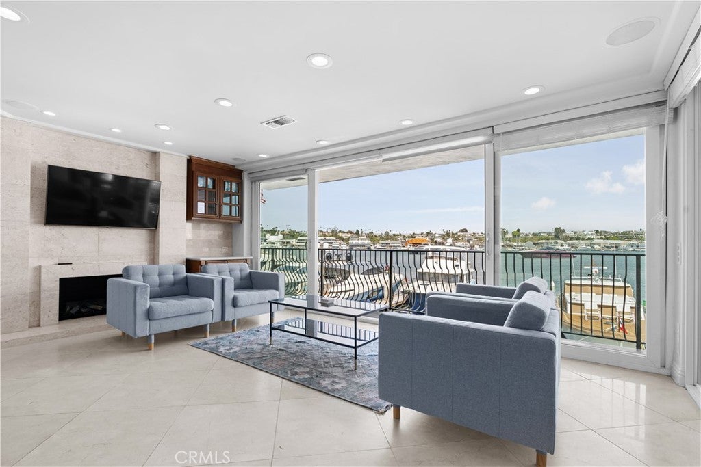 Newport Beach, California, 92663, United States, ,5 BathroomsBathrooms,Residential,Active,1762822